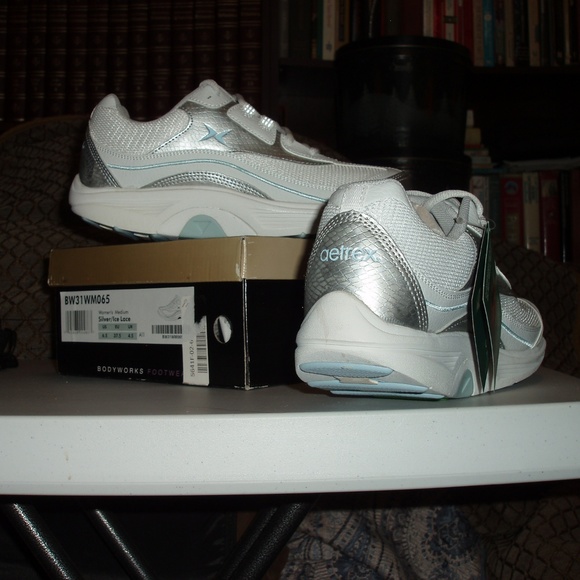 NIB Aetrex bodyworks with customizable insoles - Picture 5 of 8